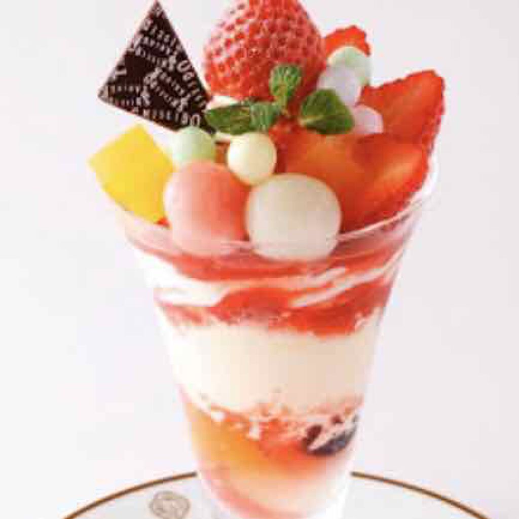 コスメコンシェルジュゆか on LIPS 「わたしはダイエット中普通にパフェなんかも食べていました。しかし..」(1枚目)