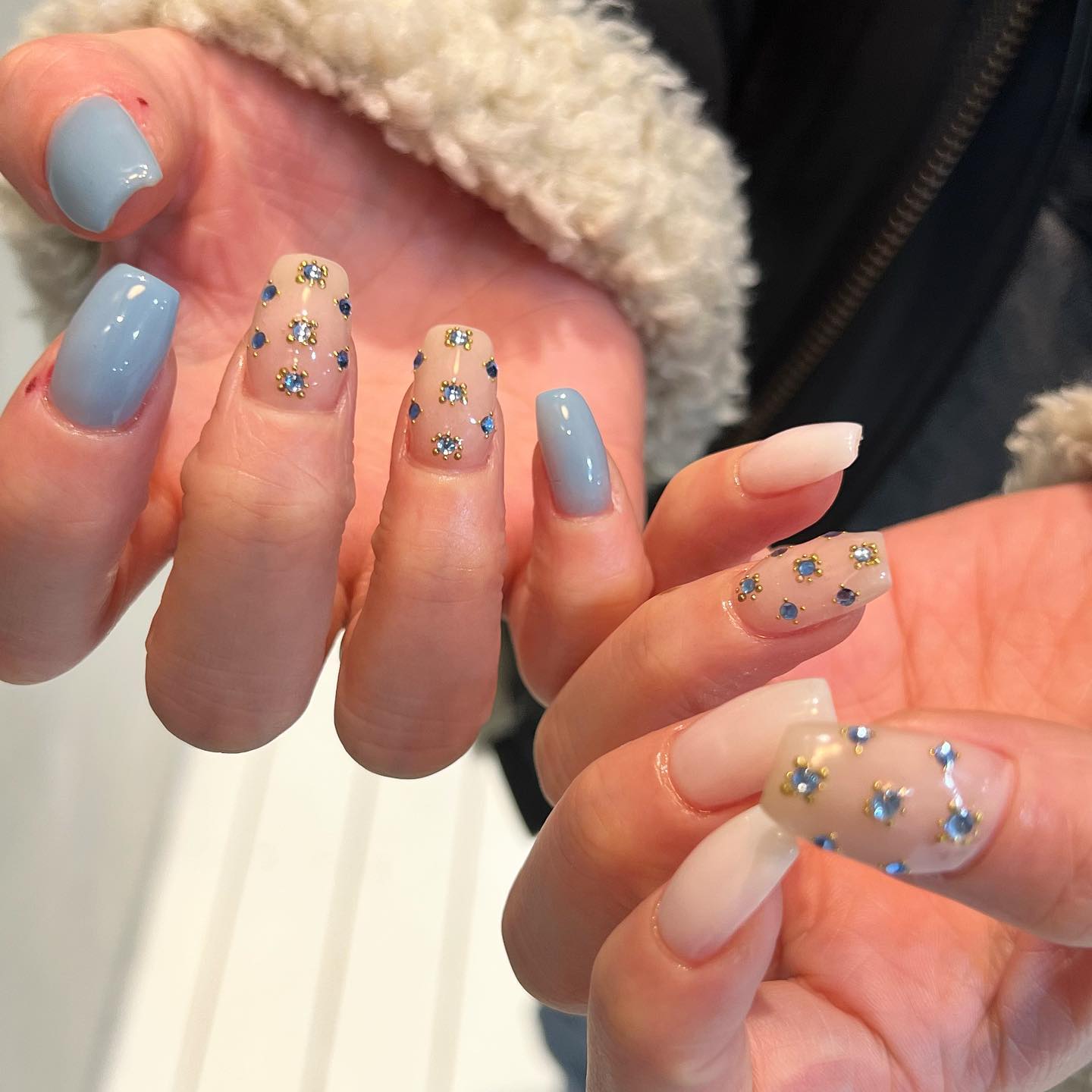 #ビジューネイルのネイルデザイン