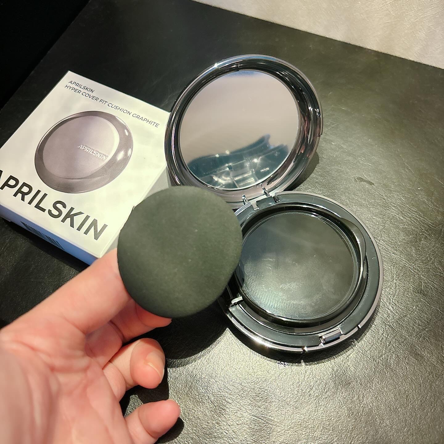 ハイパーカバーフィットクッション  グラファイト/APRILSKIN/クッションファンデーションを使ったクチコミ（2枚目）