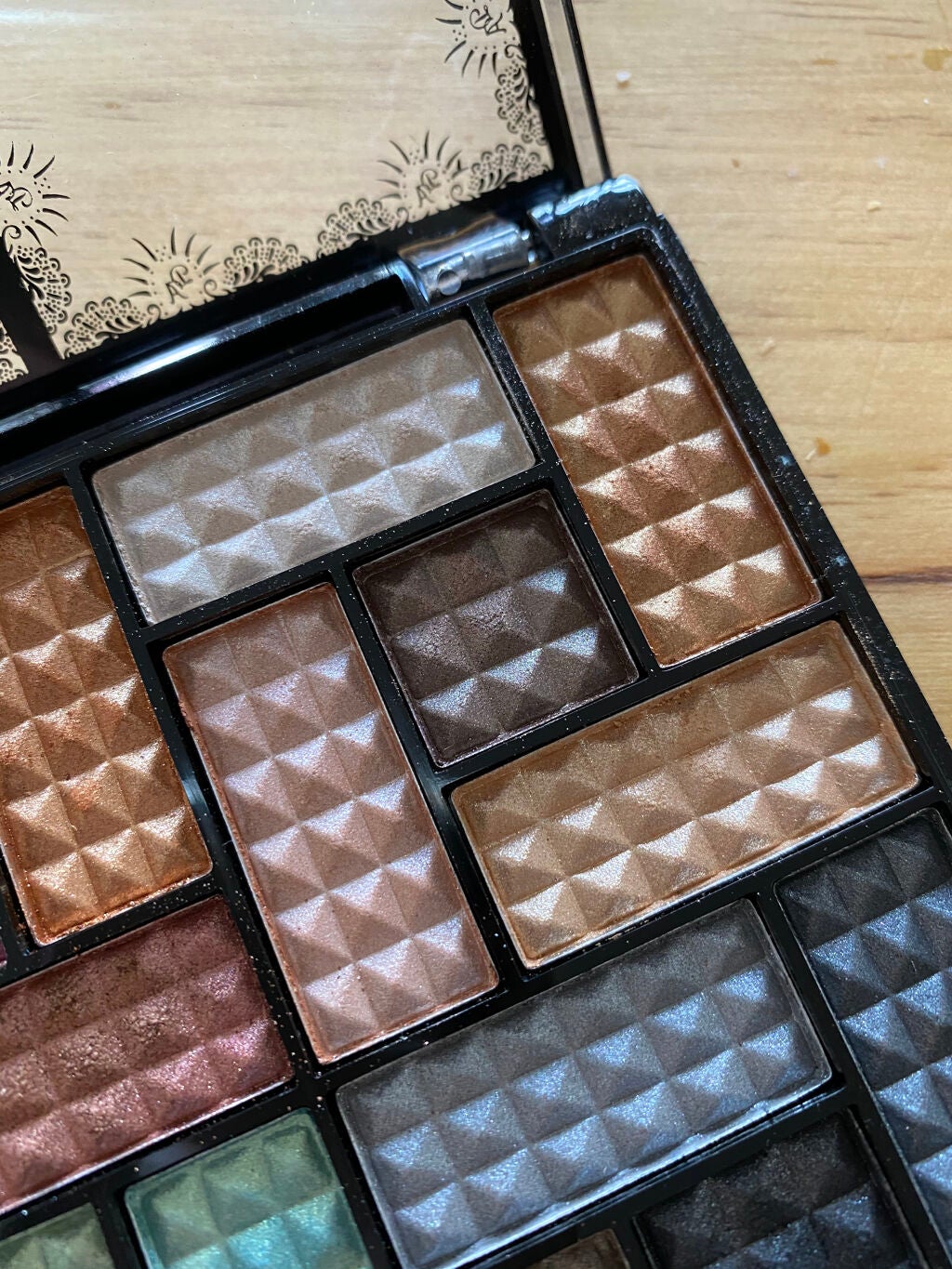 30COLORSEYESHADOWPALETTE/Dolly Angel/アイシャドウパレットを使ったクチコミ(1枚目)