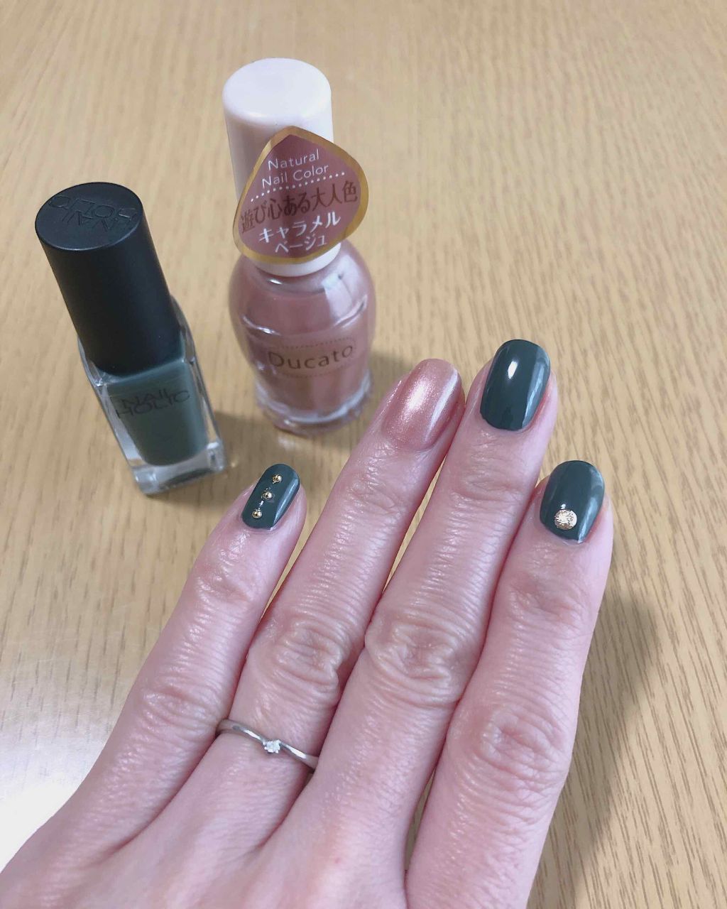 ゆり母 on LIPS 「ネイルホリック GR704デュカート N16濃い色を使うときは..」(2枚目)