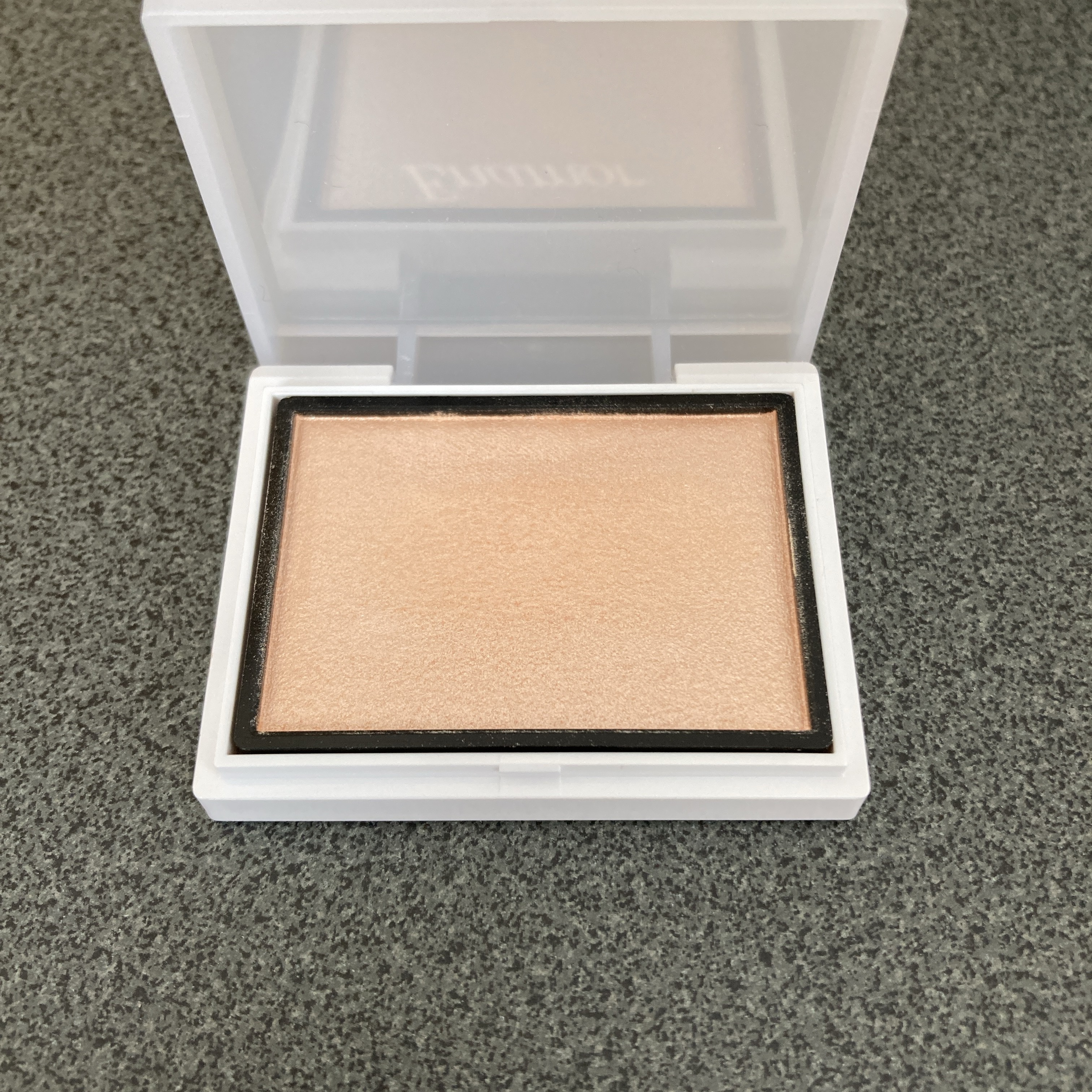 Enamor ジュエリーグロウハイライター 01 シャンパンクウォーツ/Enamor/パウダーハイライトを使ったクチコミ（2枚目）