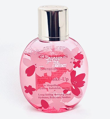 CLARINS　フィックス メイクアップ サクラ🌸   


もう夏コスメが発売になっているのに、サクラのレビューを今更して申し訳ないです！笑   


大人気のフィックスメイクアップ、気にはなってるけ