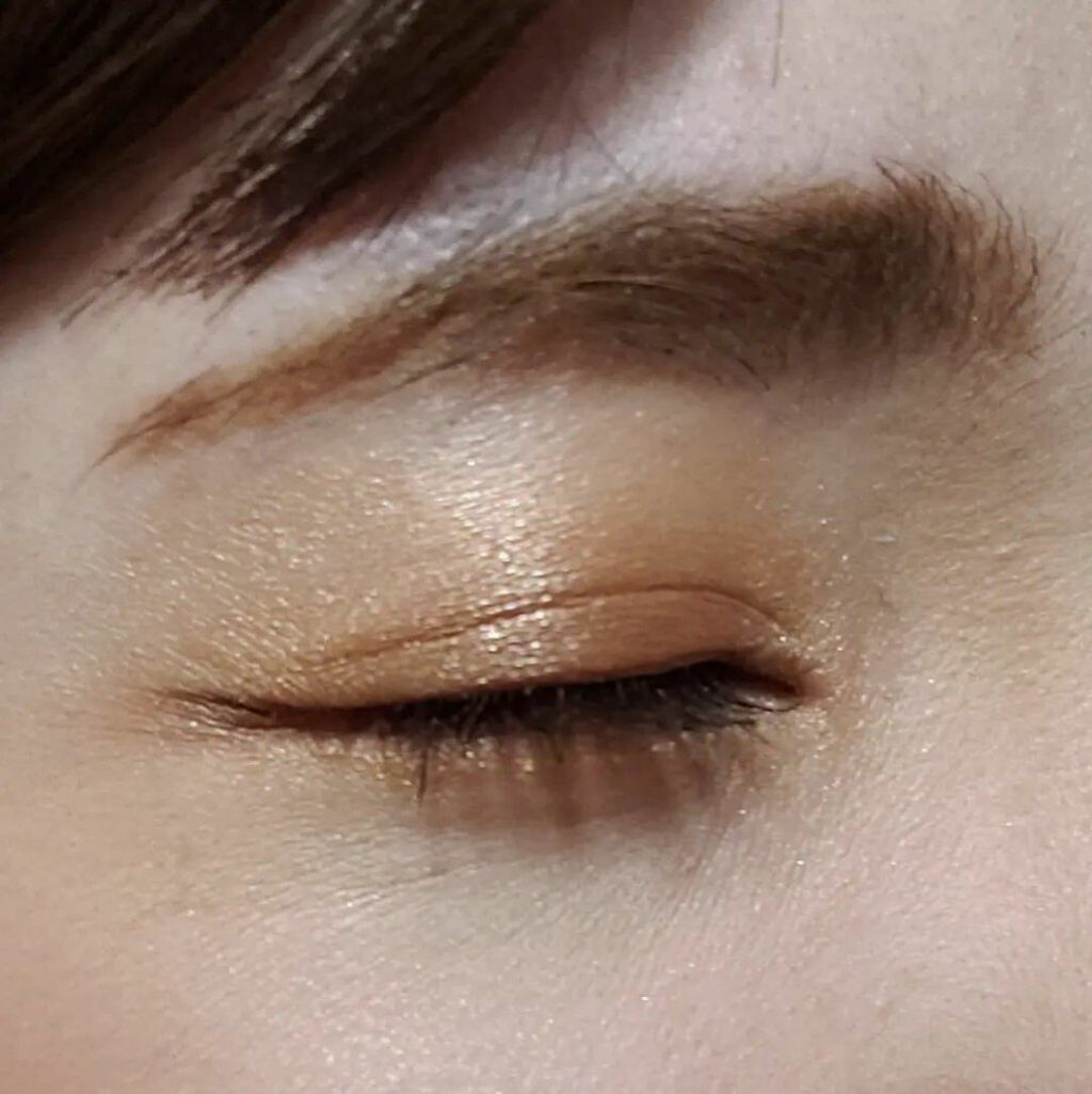 トーン タッチ アイズ 109 陽雫 -YOUSHIZUKU＜限定色＞/SUQQU/単色アイシャドウを使ったクチコミ（2枚目）