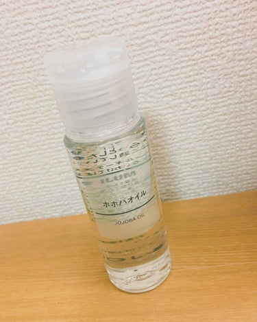 ☁︎無印良品のホホバオイル☁︎


50ml    




このオイルは髪だけではなく全身にも使えるそうです♡



これは1滴ずつ出せて、髪の毛には2・3摘ぐらいでバッチリです！！



これで税込