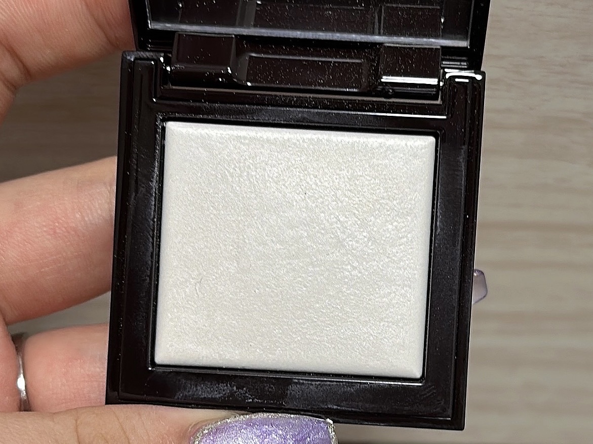 シークレット ブラーリング パウダー フォー アンダー アイズ/ローラ メルシエ/プレストパウダーを使ったクチコミ（2枚目）