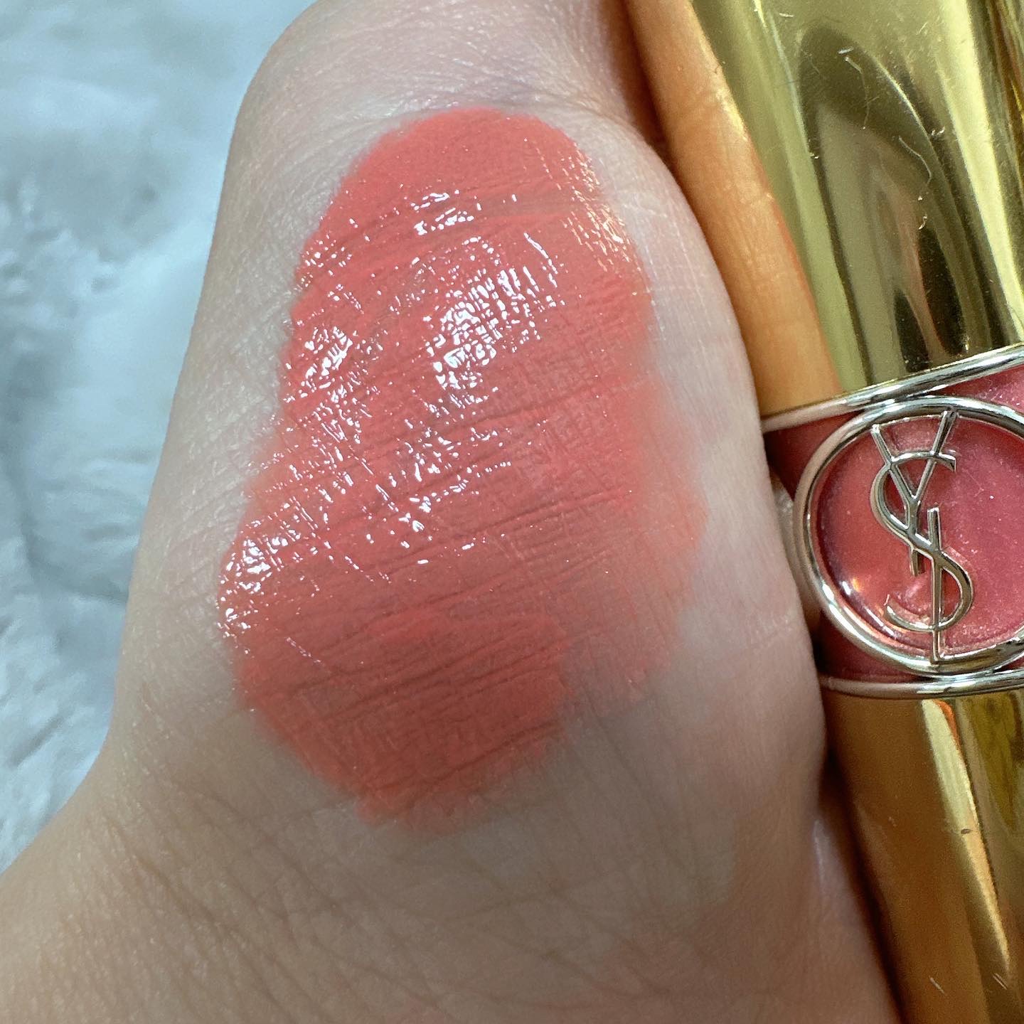 ルージュ ヴォリュプテ シャイン No.15 コライユスポンティニー/YVES SAINT LAURENT BEAUTE/口紅を使ったクチコミ（3枚目）