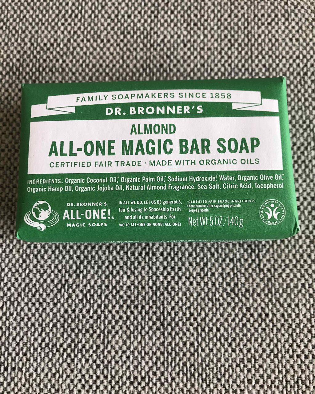 ドクターブロナー マジックソープバー アーモンドのクチコミ「ドクターブロナーマジックソープバー
化粧石鹸 ナッツのような甘い香り
140ｇ 840円

泡.....」（1枚目）