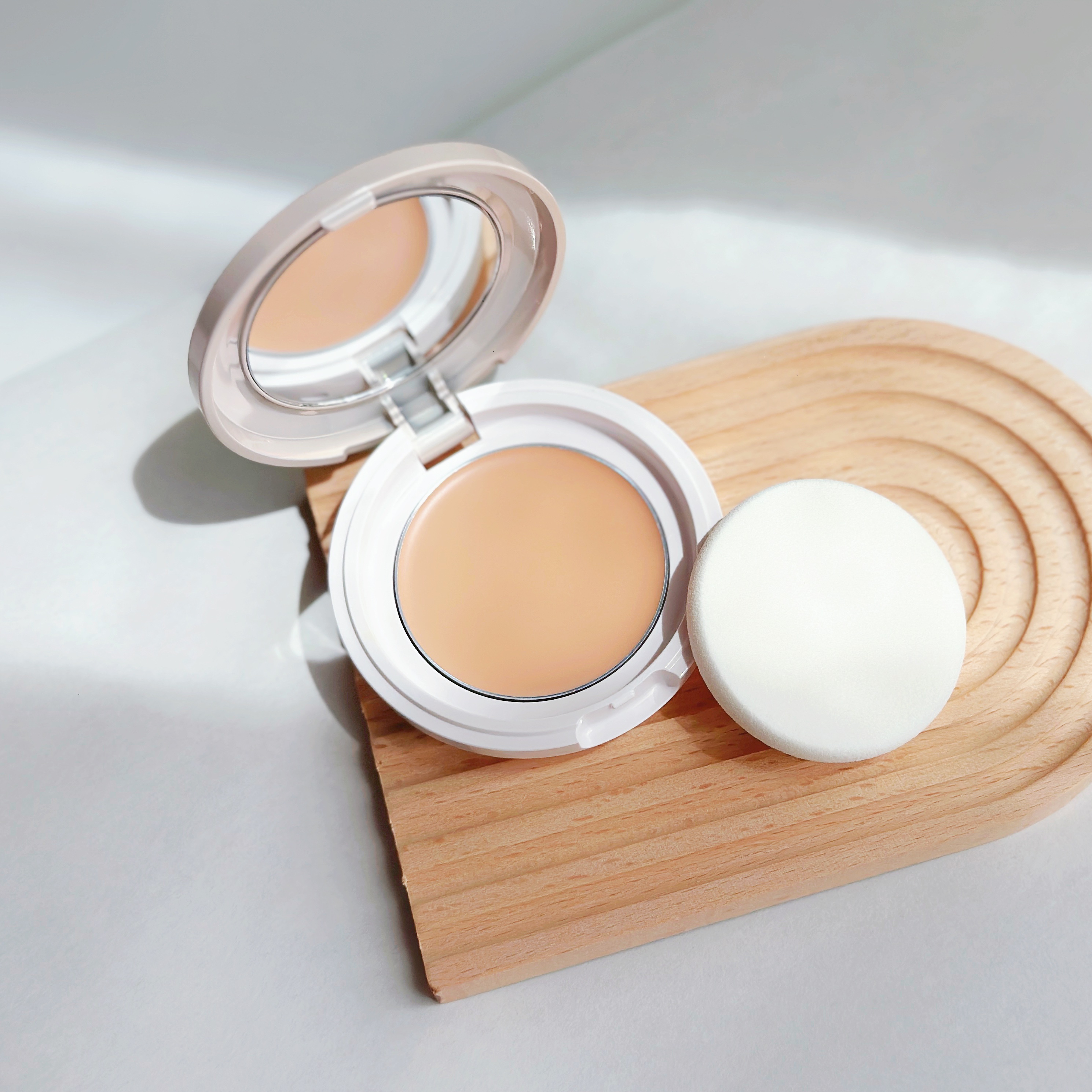 リズムシームレスウェア 01 ライトベージュ/TWANY/化粧下地を使ったクチコミ（1枚目）