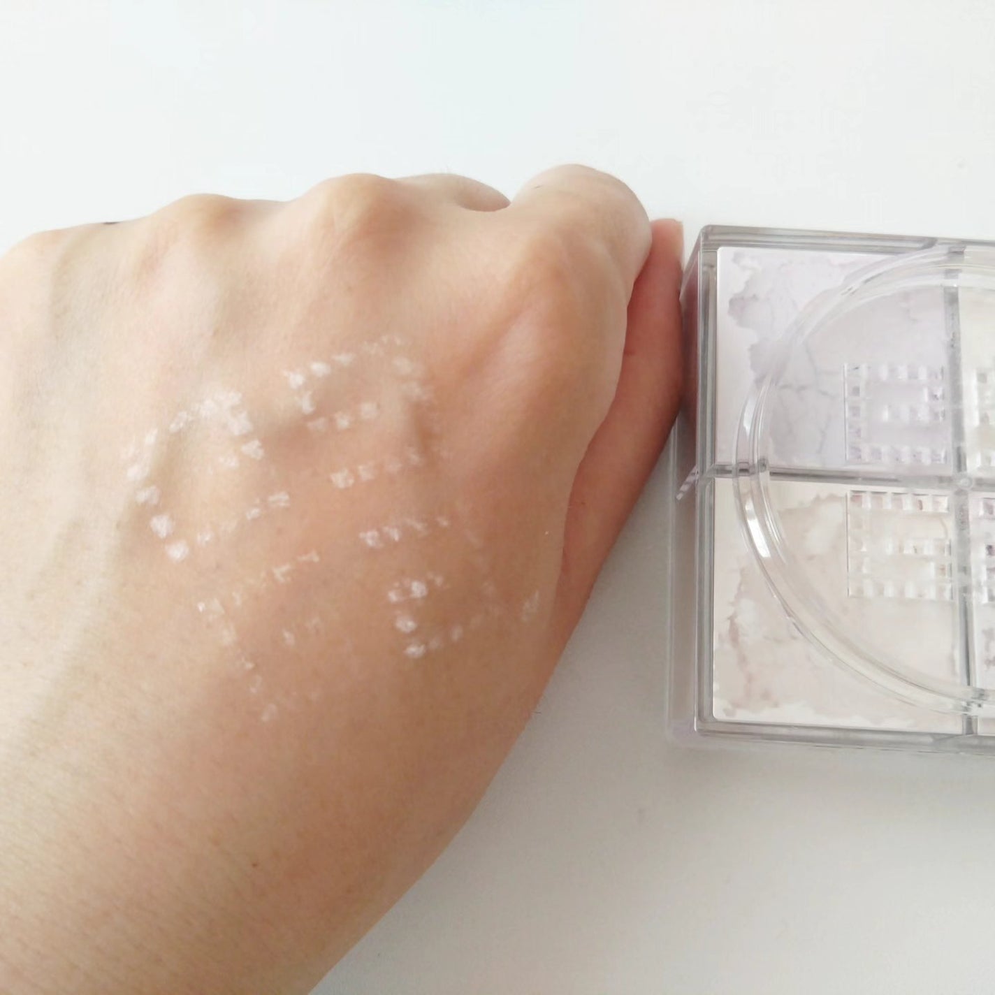 プリズム・リーブル/GIVENCHY/ルースパウダーを使ったクチコミ(5枚目)