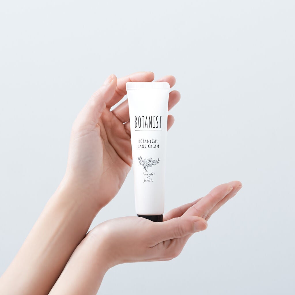 ボタニカルハンドクリーム(ラベンダー&フリージア)/BOTANIST/ハンドクリームを使ったクチコミ(2枚目)