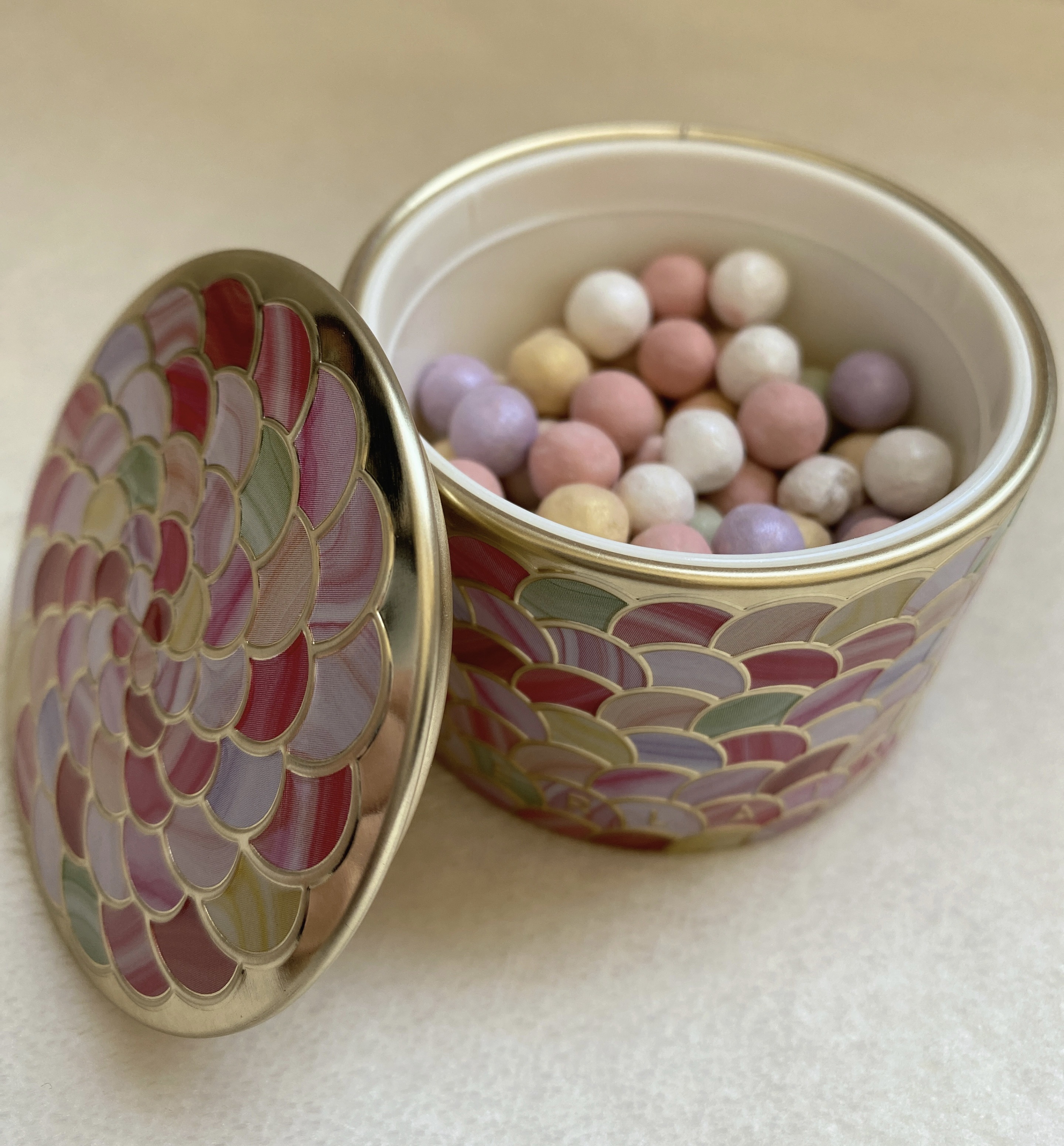 メテオリット ビーユ/GUERLAIN/フェイスパウダーを使ったクチコミ（1枚目）