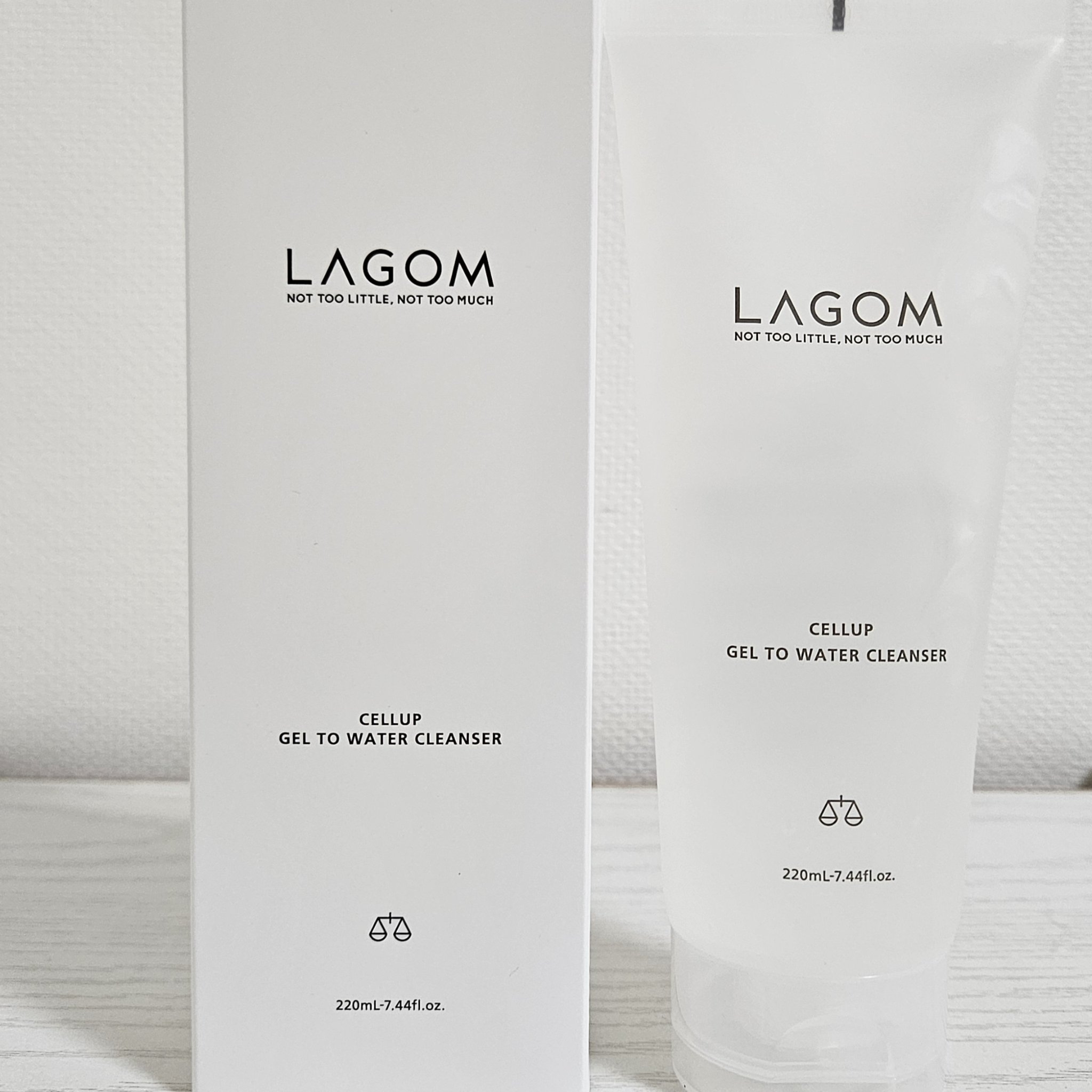 LAGOM
ラゴム ジェルトゥウォーター クレンザー
朝用洗顔 220ml 無香料

香り付きが良かったのですがどれも売り切れで
小田切ヒロさんが紹介していて
気になったので無香料を買いました!

無香料だけど、これで無香料なんだ!
ってい