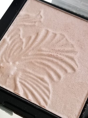 MegaGlo Highlighting Powder/wet 'n' wild/ハイライトを使ったクチコミ（2枚目）