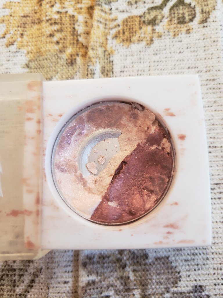 CMBパウダーアイシャドウ/セリア/単色アイシャドウを使ったクチコミ（2枚目）