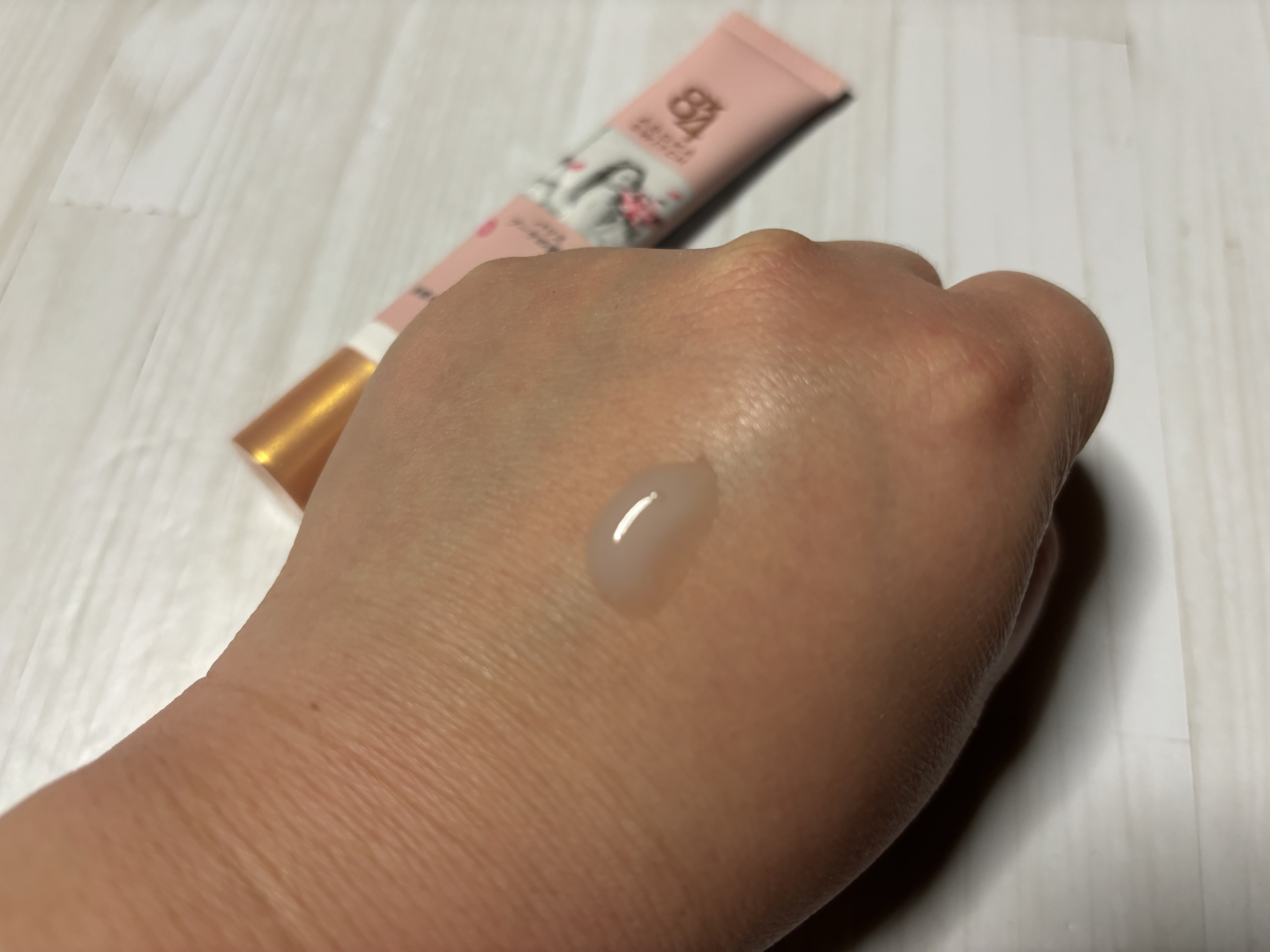 8x4 アロマスイッチ 涼感ネックジェル パリスブーケの香り/８ｘ４/デオドラント・制汗剤を使ったクチコミ（2枚目）