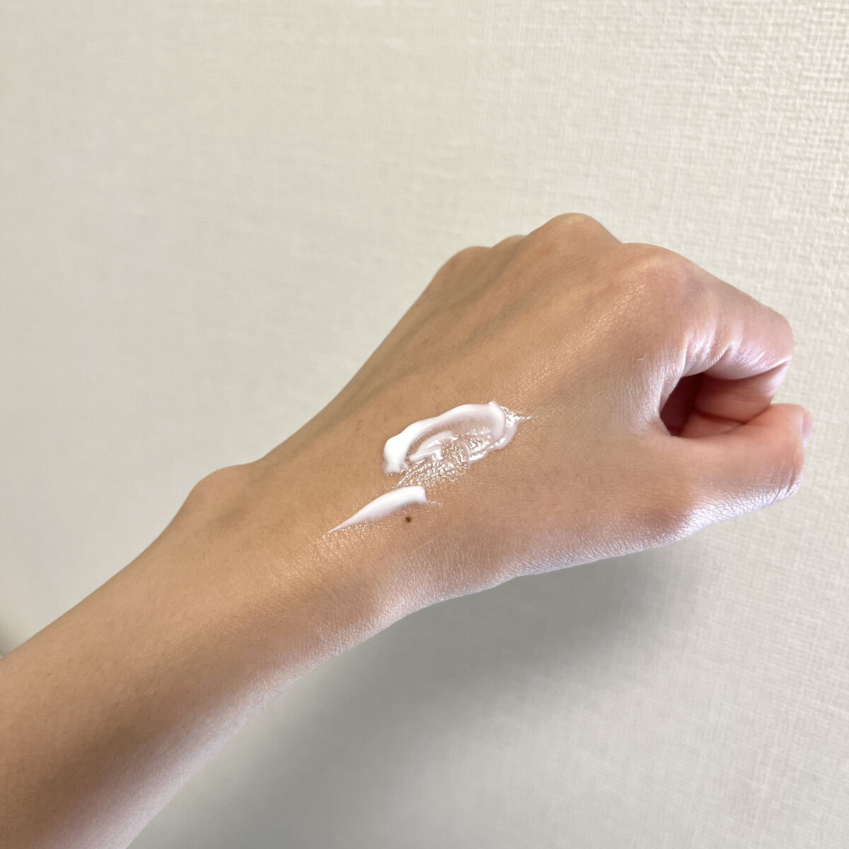 ラグジュアリーホワイト WプロテクトUVプラス/アンプルール/日焼け止めミルクを使ったクチコミ（2枚目）