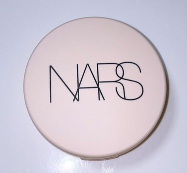 NARS ピュアラディアントプロテクション アクアティックグロー クッションファンデーション SPF50+／PA+++のクチコミ「こちらはお肌の乾きを防ぎながら素肌を活かしたみずみずしい仕上がりへと導いてくれるクッションファ.....」（1枚目）