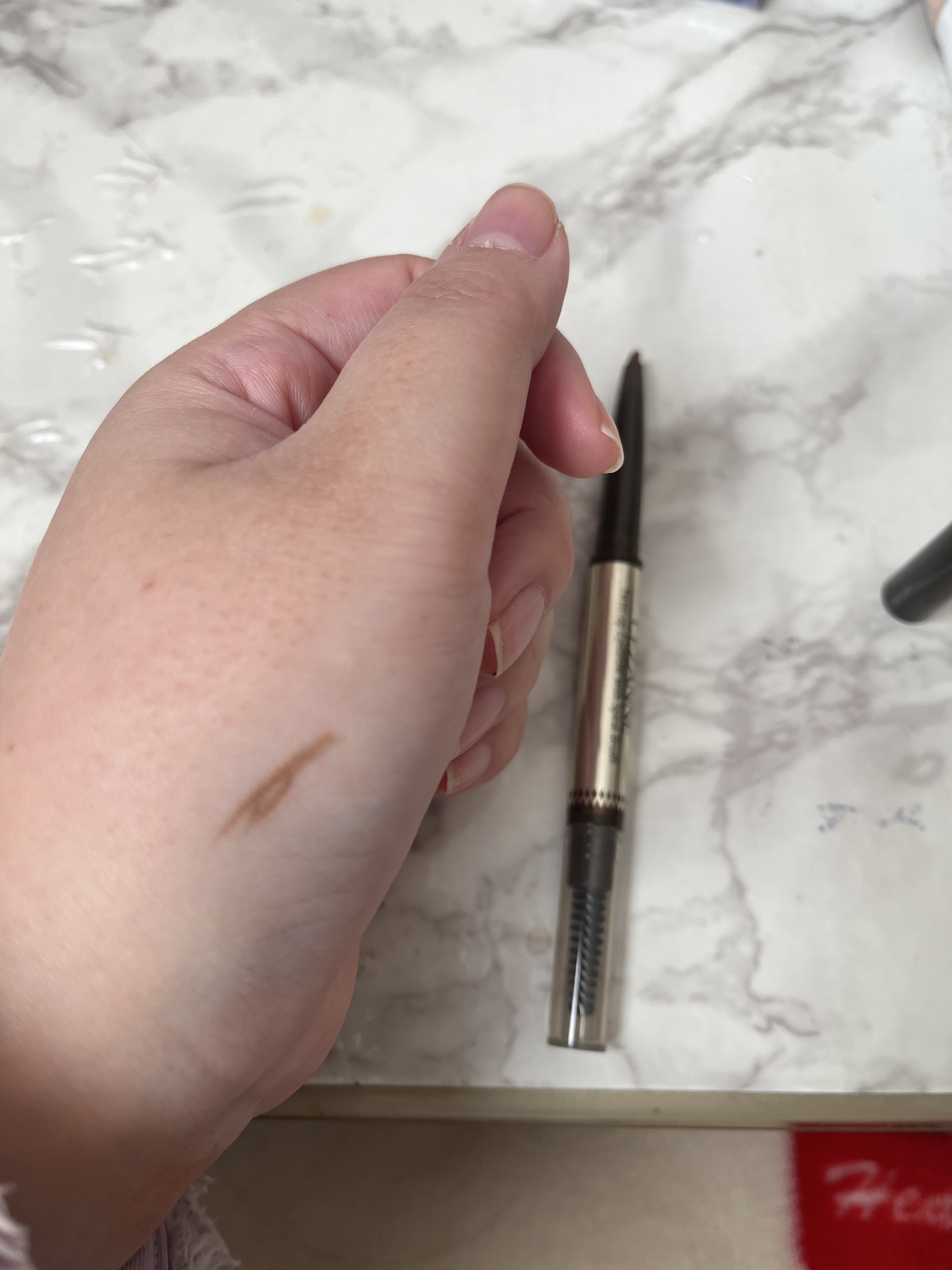 ブラシ付きアイブロウ繰り出し 01 ライトブラウン/CEZANNE/アイブロウペンシルを使ったクチコミ（2枚目）