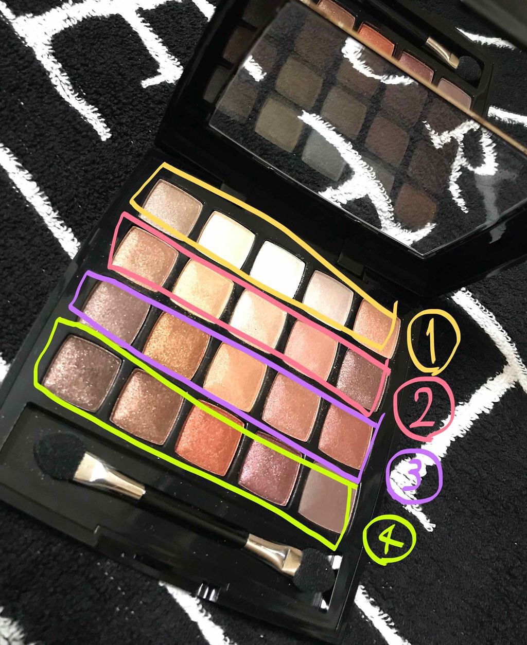 トゥエンティカラーズ/ディアローラ/アイシャドウパレットを使ったクチコミ（2枚目）