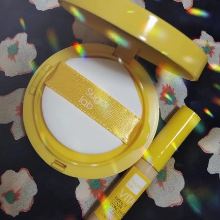 
ビビッドイエローがかわいい🌿
Sugarlabのクッションファンデとコンシーラー

🍋VITA ESSENCE COVER CUSHION🍋

気に入ったところ
💛伸びが良いので少量でOK
💛カバー力がある
💛うるおってしっと