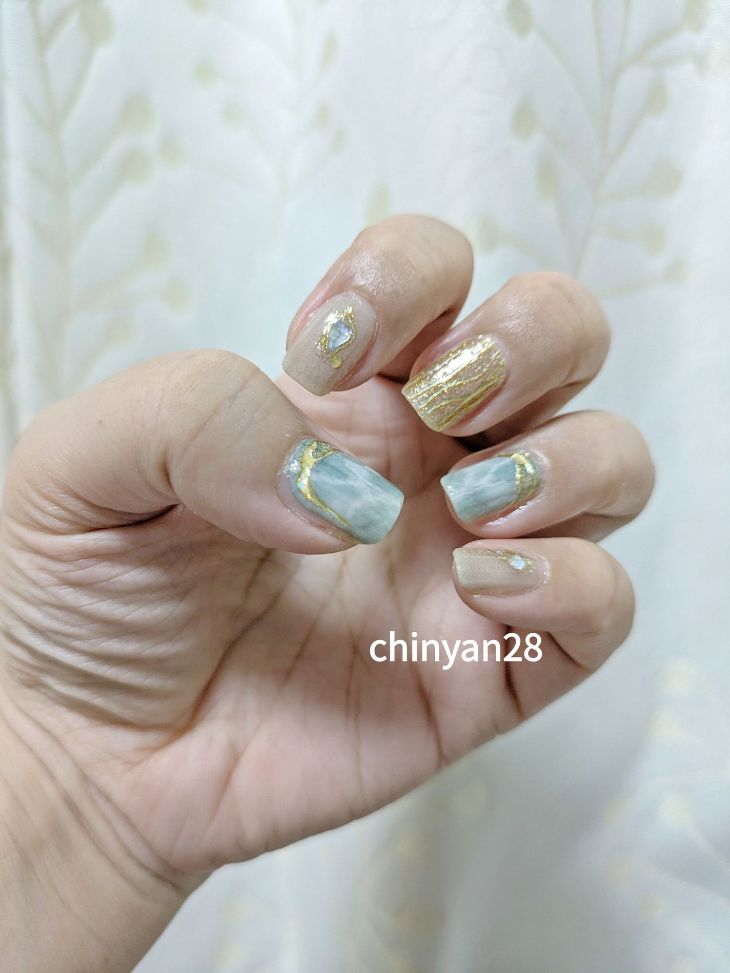 chinyan28 on LIPS 「Qoo10購入ネイルシール💅🏻爪弱々民なので厚み出すのには時間..」(2枚目)