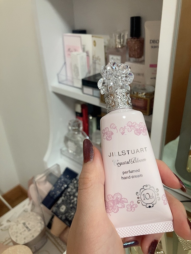 クリスタルブルーム パフュームド ハンドクリーム/JILL STUART/ハンドクリームを使ったクチコミ（2枚目）