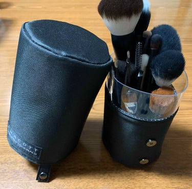 U R GLAM UR GLAM　POWDER BRUSHのクチコミ「最近のブラシスタメン。

ニックスのブラシがかなりお気に入りで、パウダーファンデ、アイブロウ、.....」（3枚目）