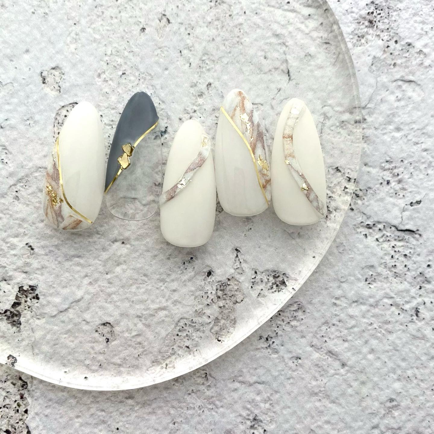 #大理石ネイル,#マーブルネイル,#天然石ネイル,#ぷくぷくネイル,#ウニョウニョネイル,#うねうねネイル,#ラインネイル,#箔ネイル,#フレンチネイル,#ホワイトネイル,#マットネイル,#ブルーネイル,#夏ネイル,#シャネイルのネイルデザイン