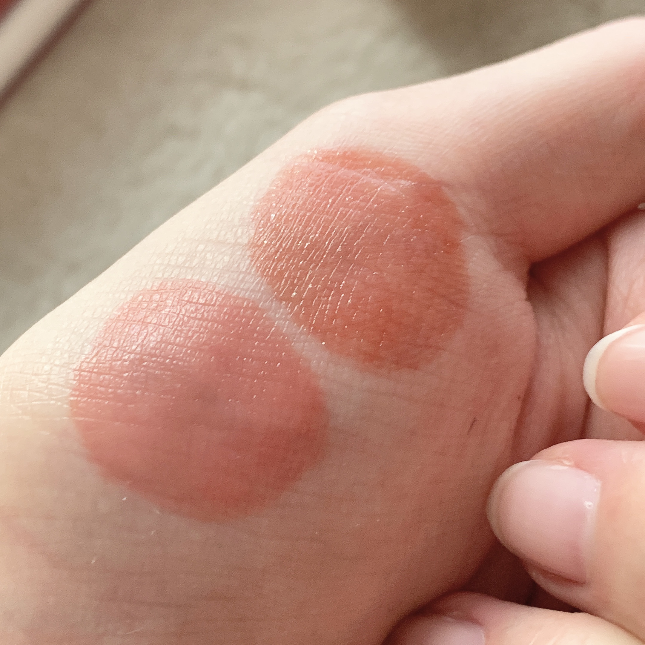 アップトゥーミー　ハグマイリップ　カラーロックプランパー/up2me/リッププランパーを使ったクチコミ（3枚目）