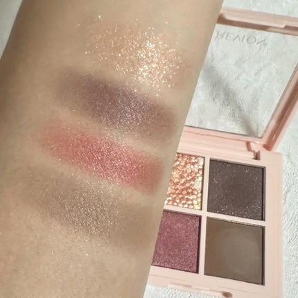 レブロン ダズル アイシャドウ クアッド/REVLON/アイシャドウパレットを使ったクチコミ(4枚目)