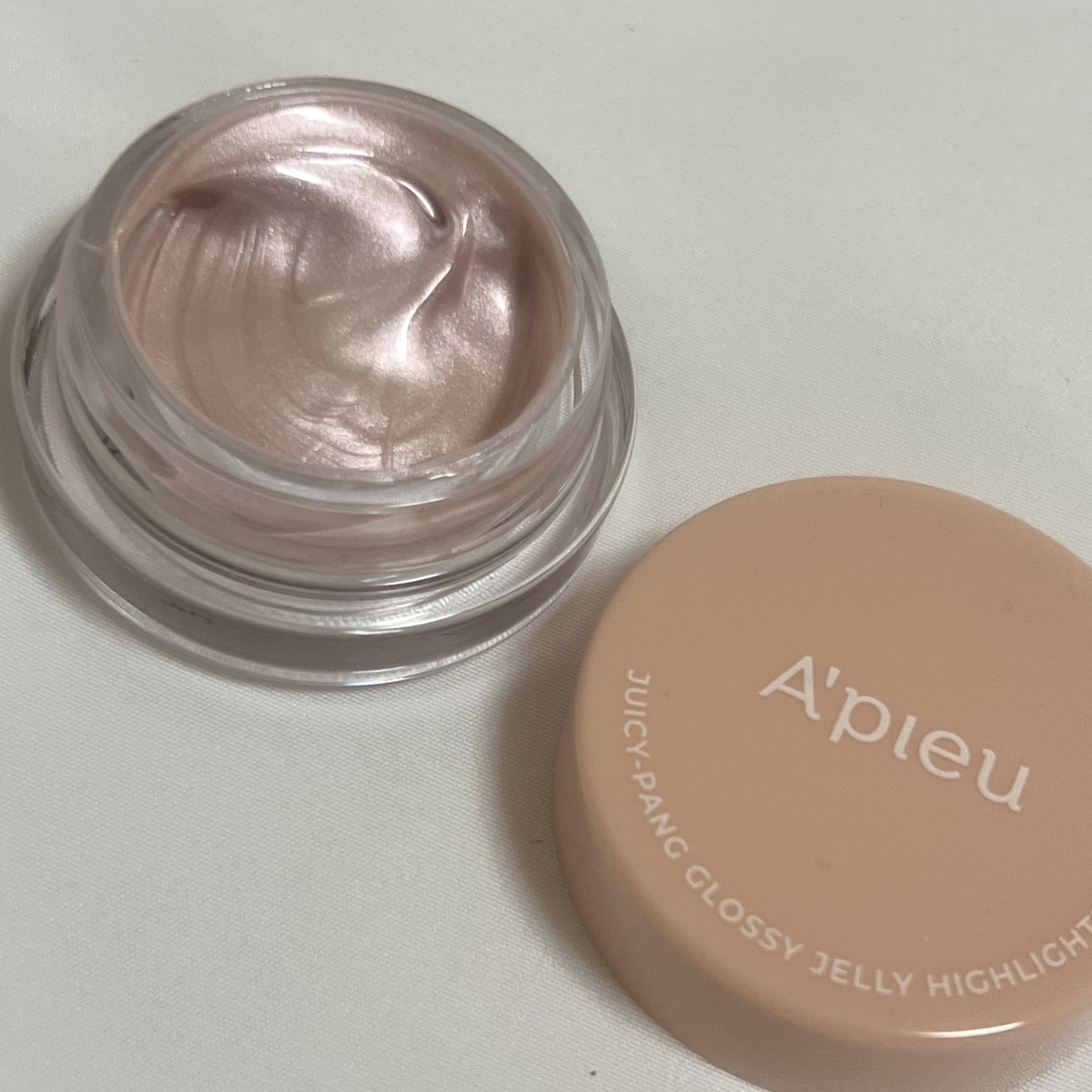 ジューシーパン グロッシージェリーハイライター 2 ピンクシェル/A’pieu/クリームハイライトを使ったクチコミ（3枚目）