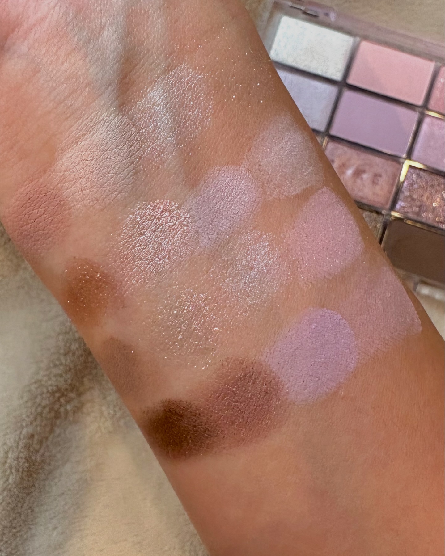 ソフトブラーリングアイパレット/wakemake/アイシャドウパレットを使ったクチコミ（3枚目）