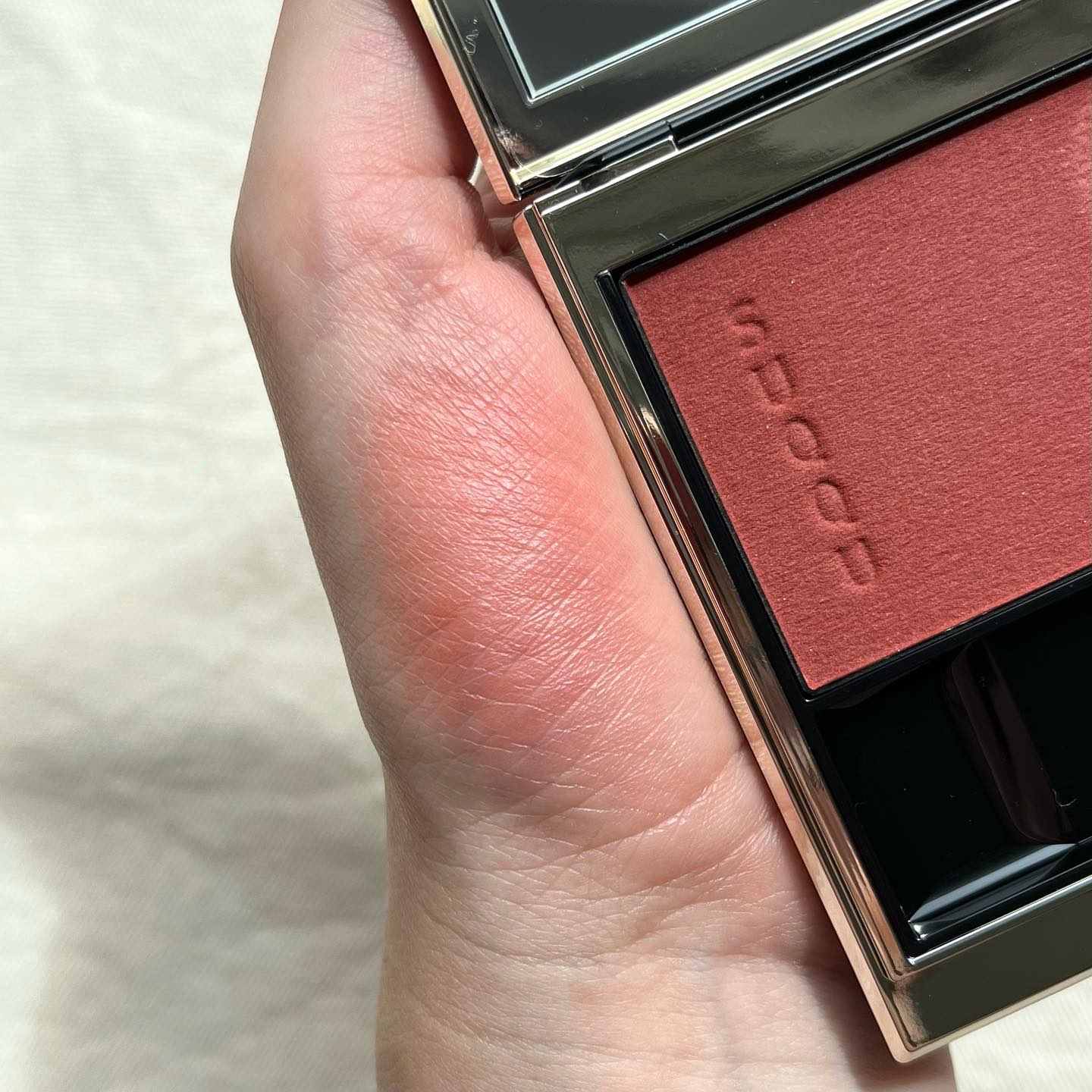 メルティング パウダー ブラッシュ/SUQQU/パウダーチークを使ったクチコミ（3枚目）