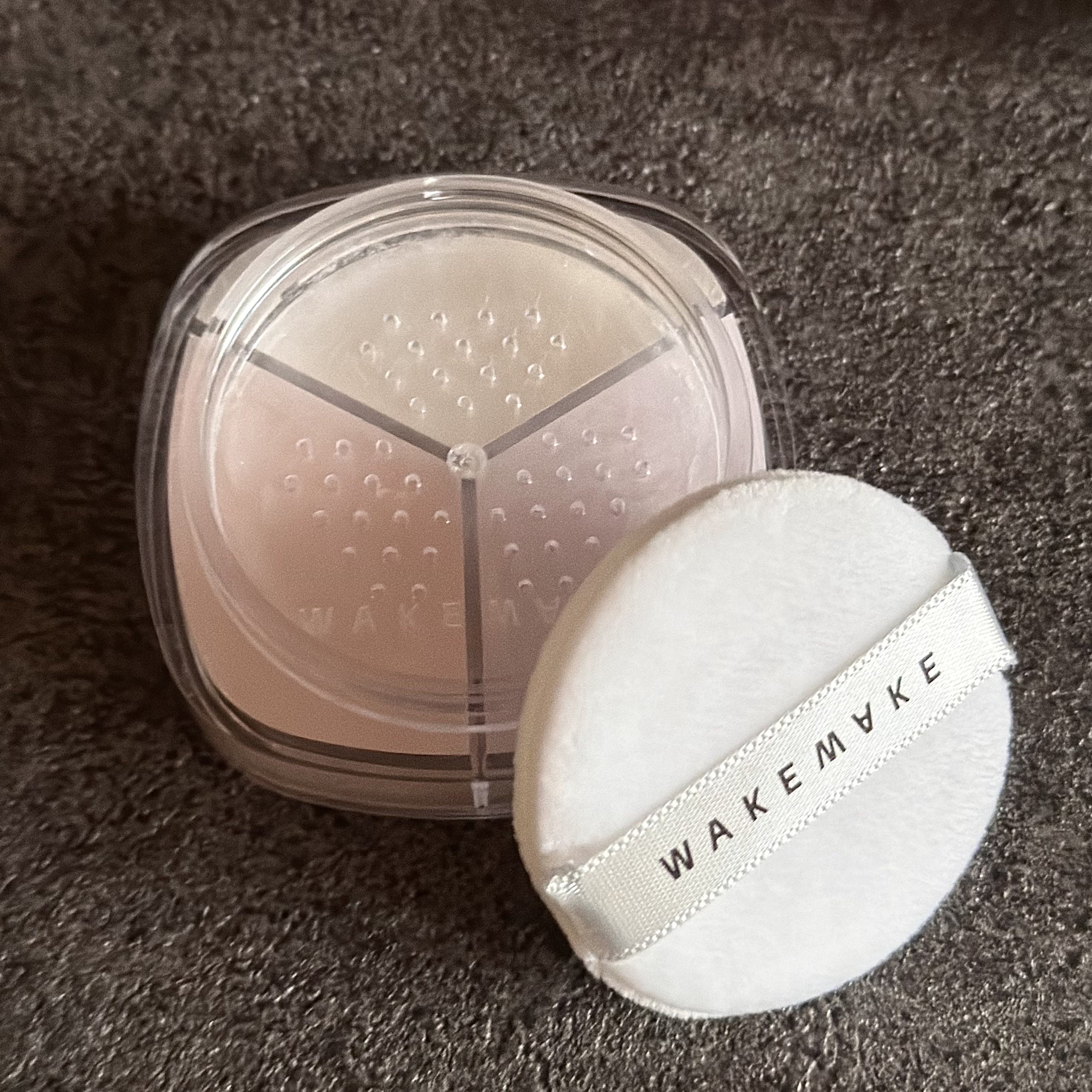 ステイフィクサーマルチカラーパウダー/wakemake/ルースパウダーを使ったクチコミ（2枚目）