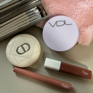 最近のお気に入り🤩

Dior　ディオールスキン　フォーエヴァー　クチュール　ルミナイザー
→細かい綺麗なラメがさすがDiorって感じ！いつもはバックステージの別のハイライトを使っているけど、キラキラに