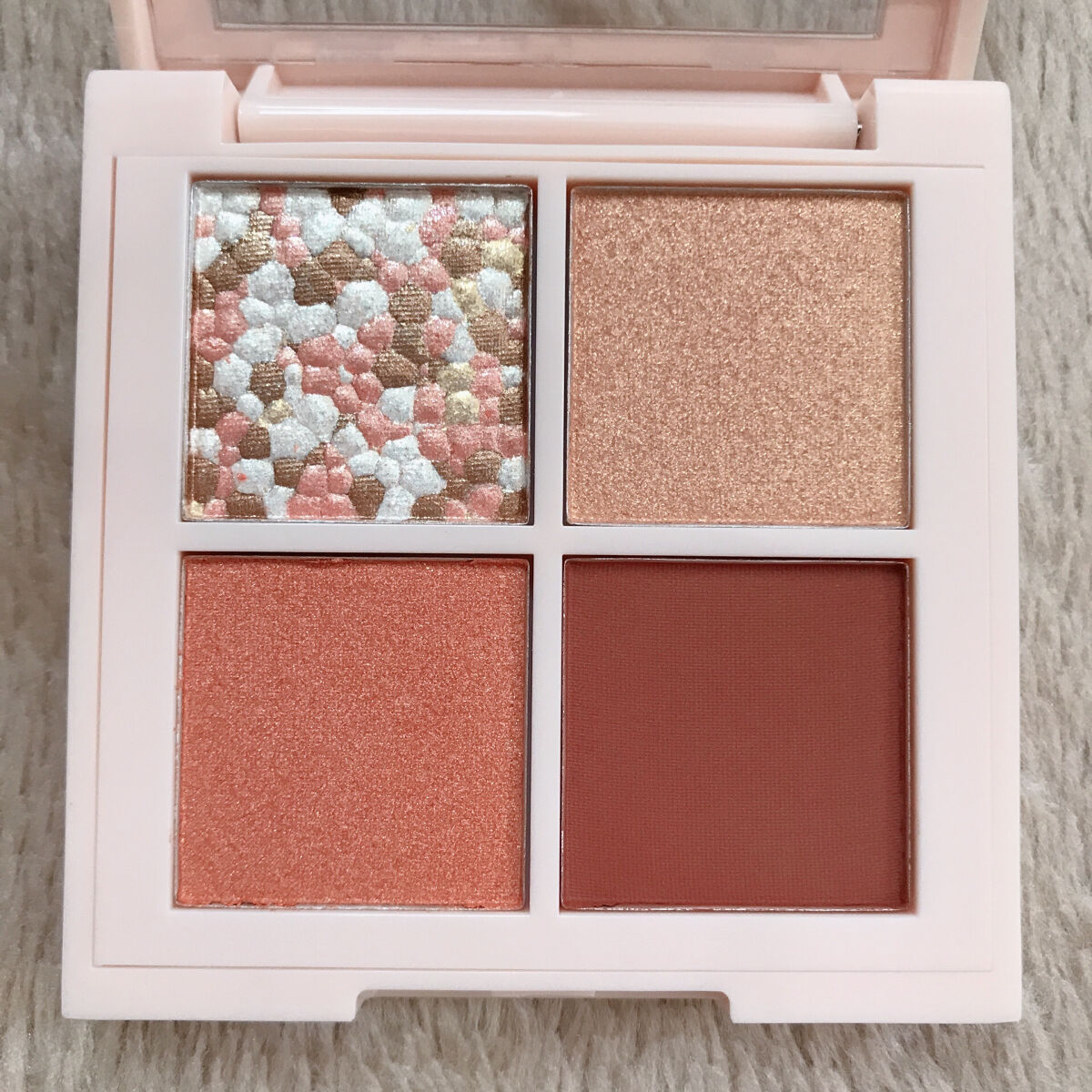 レブロン ダズル アイシャドウ クアッド/REVLON/アイシャドウパレットを使ったクチコミ（3枚目）