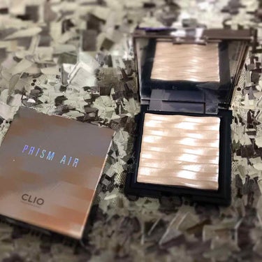 CLIO プリズムエアーハイライター
01 GOLD SHEER

最高！最高のハイライター。
Cゾーンに指でのせると一瞬で立体感が出る！
ツヤツヤなのに肌馴染みがよく、ラメ感も上品。
ゴージャスだけど