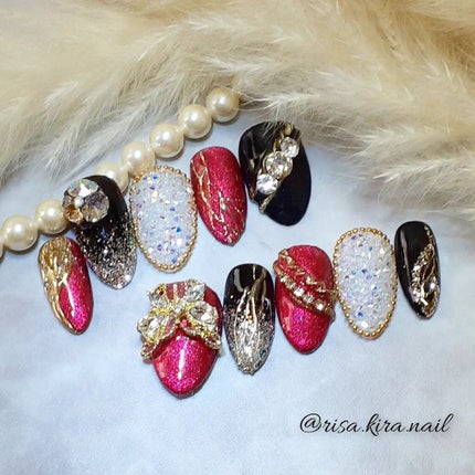 r.kira.nail on LIPS 「2枚目お写真の素敵なドレスに合うキラキラギラギラネイルデザイン..」(1枚目)