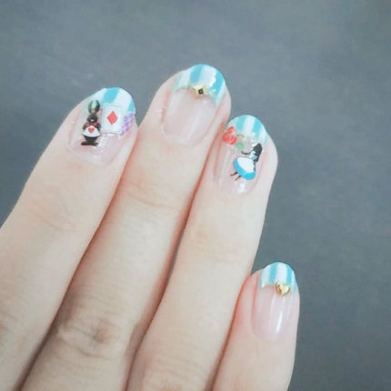 pa nail collective pa ネイルカラー(超速乾トップコート)のクチコミ「明日ディズニー!
だから大好きなアリスをモチーフにしたネイル🐰💕
①ベースコートを塗る
②.....」(1枚目)