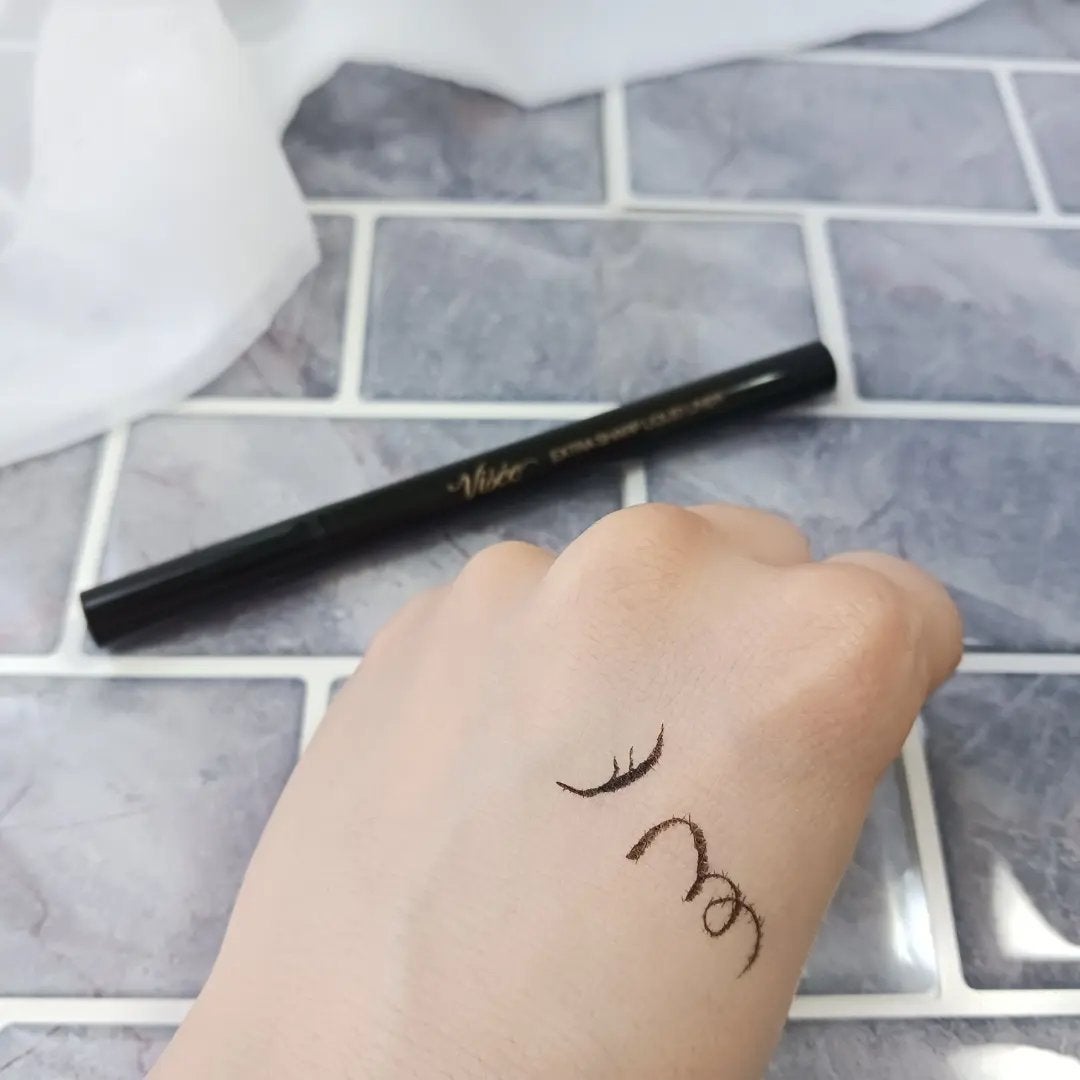 エクストラシャープ リキッドライナー/Visée/リキッドアイライナーを使ったクチコミ(4枚目)