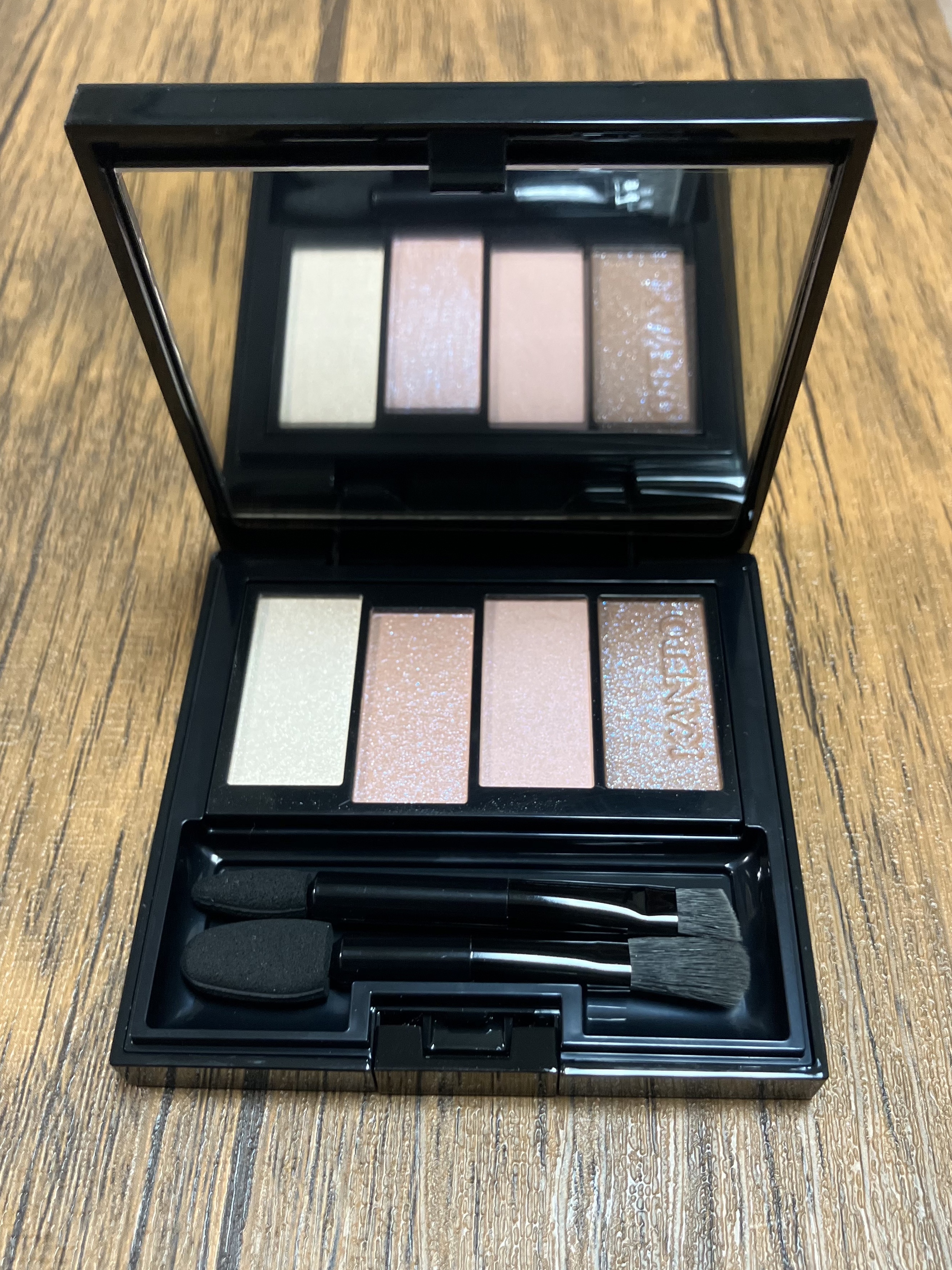 カラードシャドウ/KANEBO/アイシャドウパレットを使ったクチコミ（2枚目）