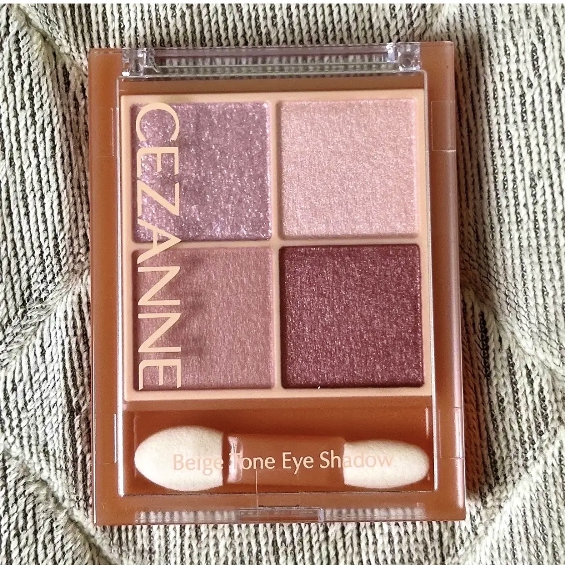 ベージュトーンアイシャドウ 05 ライラックベージュ/CEZANNE/アイシャドウパレットを使ったクチコミ（2枚目）