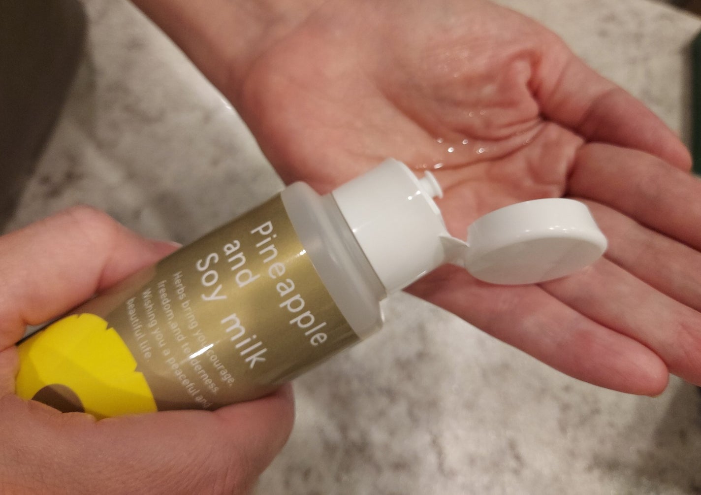 パイナップル豆乳ローションプレミアム/鈴木ハーブ研究所/ボディローションを使ったクチコミ(2枚目)