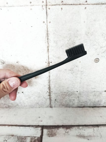 BPAフリー炭入り歯ブラシ/hello/歯ブラシを使ったクチコミ(3枚目)