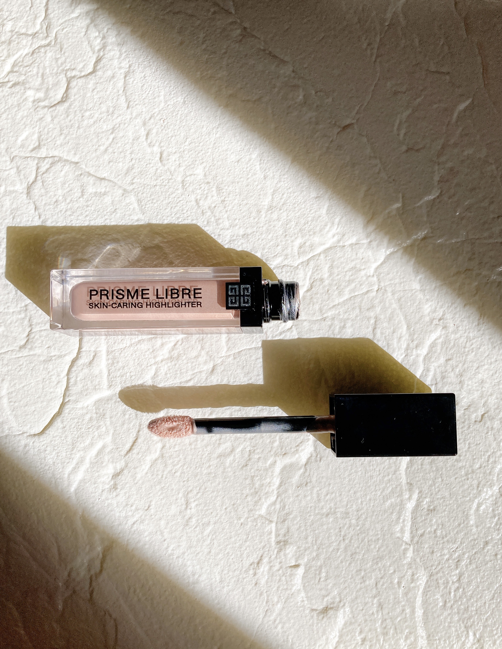 プリズム・リーブル・ スキンケアリング・ハイライター ローズ エクストラヴァガンザ/GIVENCHY/リキッドハイライトを使ったクチコミ（2枚目）