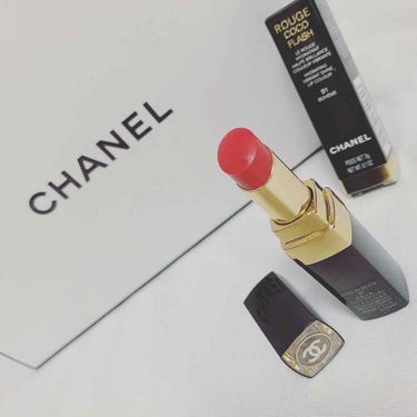 初投稿です！！

今回はCHANELのリップを紹介します！
〈ルージュココフラッシュ91〉です！

見た目はピンクぽっいけど、つけた感じはピンクレッドでかわいいです！
すごくおススメです！

#CHAN