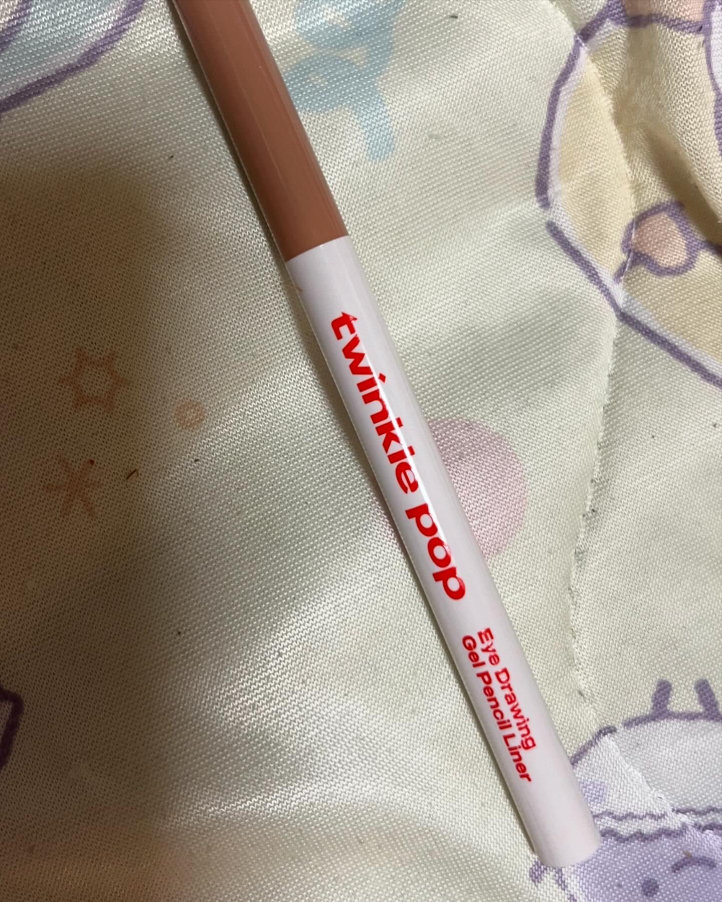 ジェルペンシルライナー 05 UNDER BEIGE/TWINKLE POP/ペンシルアイライナーを使ったクチコミ（1枚目）