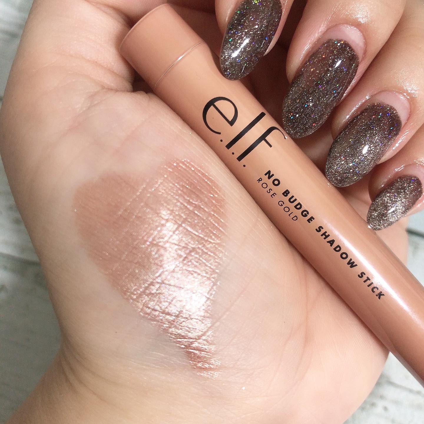 ノーバッジ シャドウ スティック/e.l.f. Cosmetics/スティックアイシャドウを使ったクチコミ（2枚目）