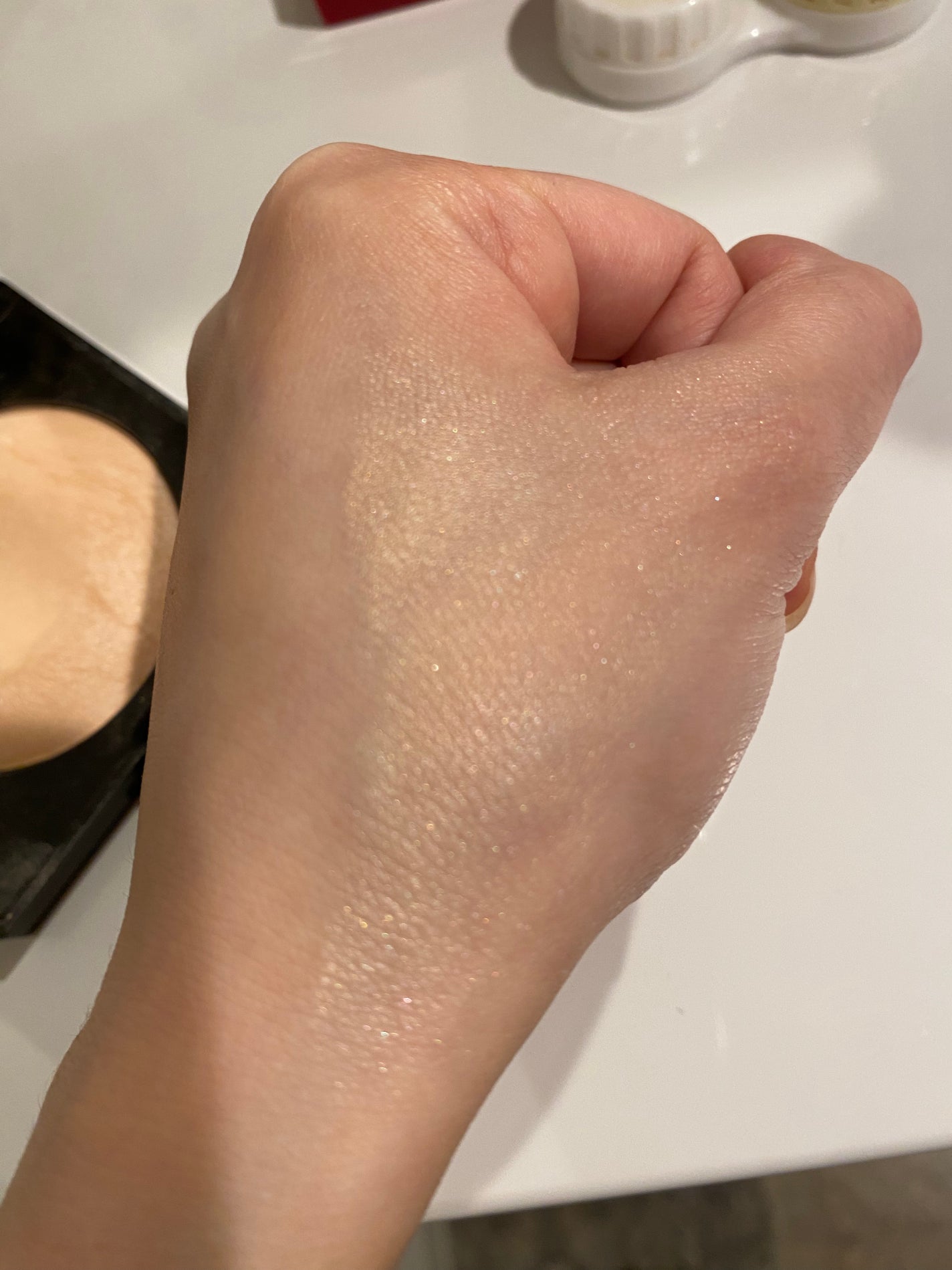 マットラディアンス ベイクドパウダー ハイライト01/ローラ メルシエ/パウダーハイライトを使ったクチコミ(4枚目)